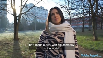 Orgazem Nad Tujim Velikim Kurcem V Javnem Okolju