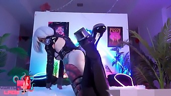2b, Den Virtuelle Nier Automata Dame, Higer Efter En Kæmpe Penis Og Bliver Tilfredsstillet